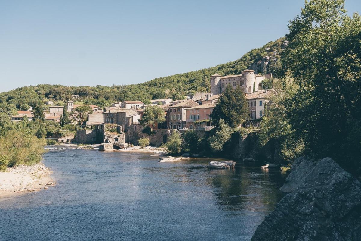 Roulottes Et Cabanes De Saint Cerice ヴォギュエ エクステリア 写真